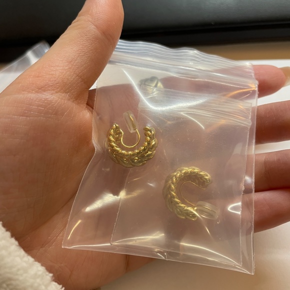 Brand New Ear Cuff - Picture 4 of 5